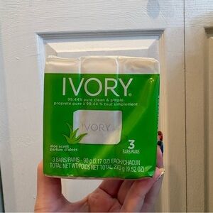 New In Packaging Ivory Bar Soap Aloe Scent 3 Bars
